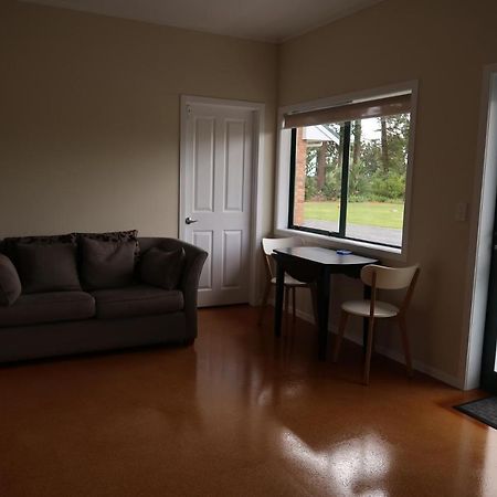Cosy Nights - Modern, Self-Contained With Parking Apartment เคริเคริ ภายนอก รูปภาพ