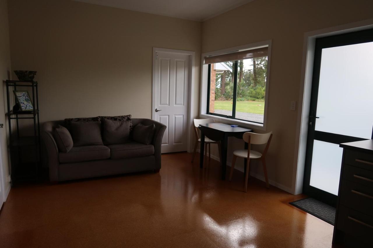 Cosy Nights - Modern, Self-Contained With Parking Apartment เคริเคริ ภายนอก รูปภาพ