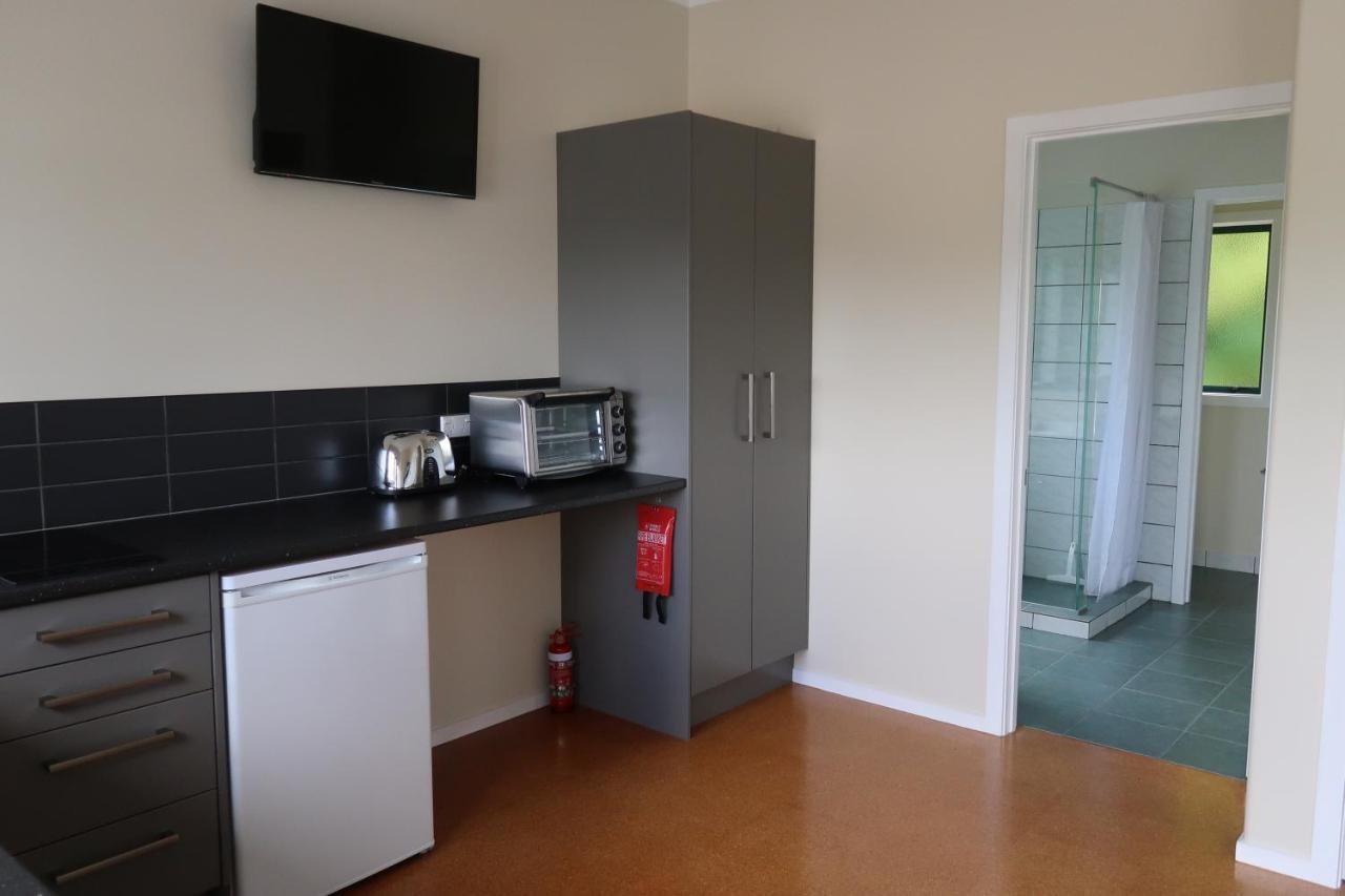 Cosy Nights - Modern, Self-Contained With Parking Apartment เคริเคริ ภายนอก รูปภาพ