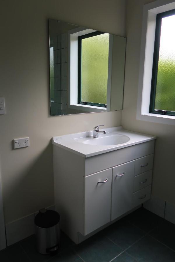 Cosy Nights - Modern, Self-Contained With Parking Apartment เคริเคริ ภายนอก รูปภาพ